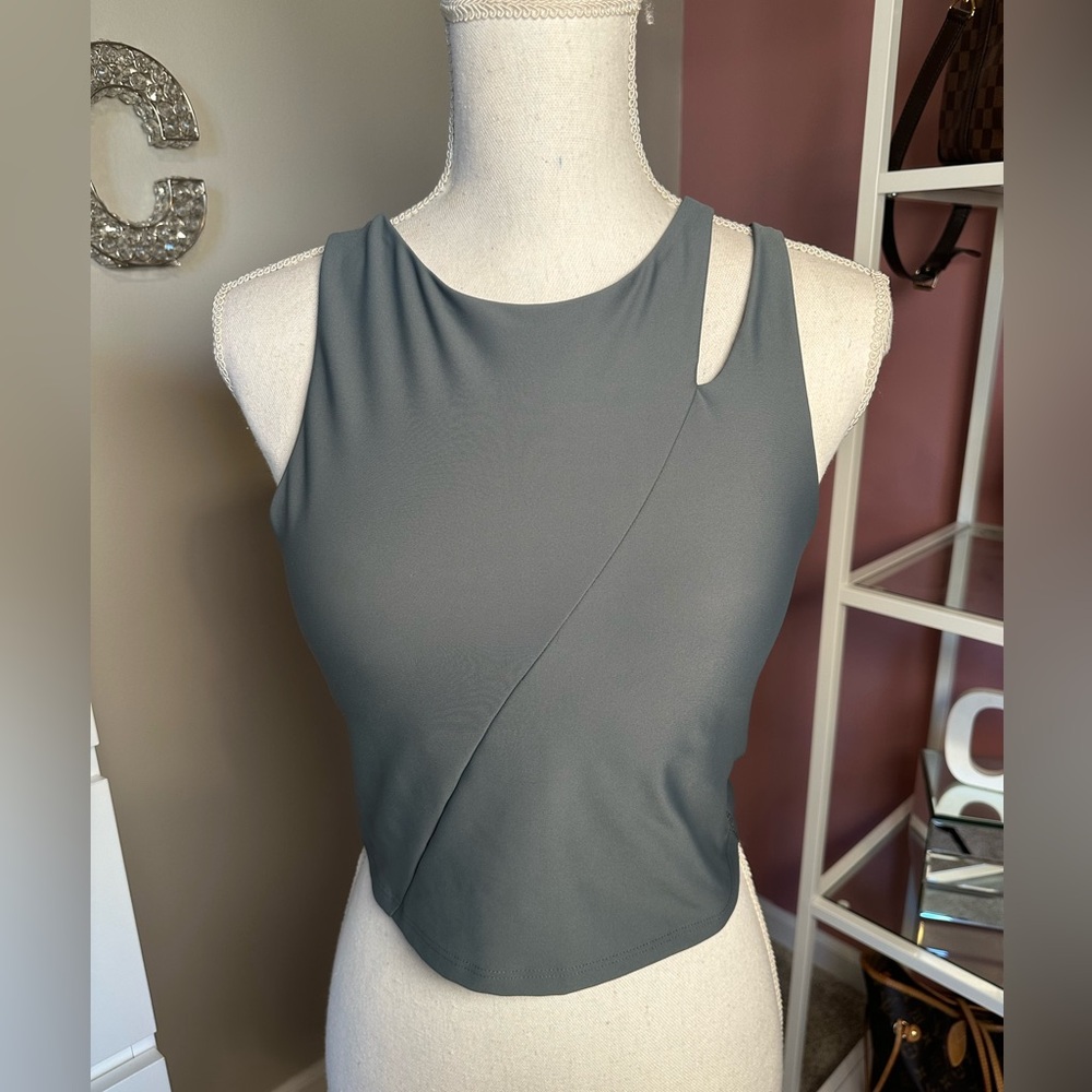 Old Navy Active Powersoft Crop Top - image 4